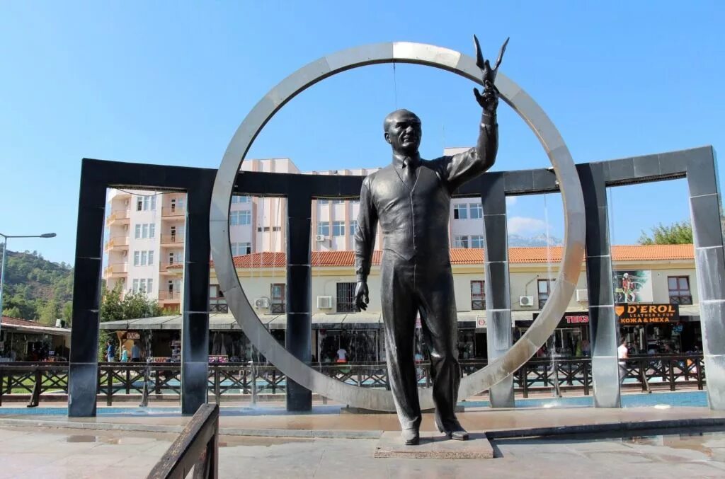 Площадь ататюрка. Памятник ататюрку в кемере. кемаль ататюрк памятник. памятник кемалю ататюрку мармарис. площадь и памятник ататюрку в анталии.