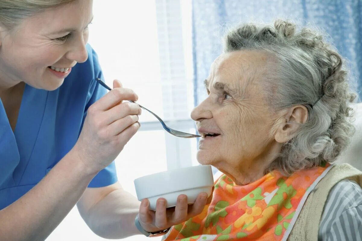 Пациенты пожилого возраста. Питание пожилых пациентов. Пациенты пожилого и старческого возраста. Недостаточное питание у пожилых.