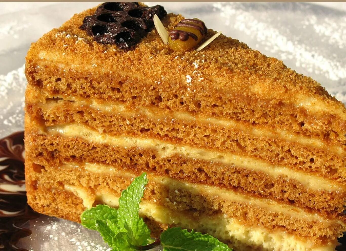 Рецепт медовый классический с заварным кремом. Торт медовик Рыжик. Медовый торт Ириска. Медовик нежнейший медовый бисквит. Торт Мадонна медовый.