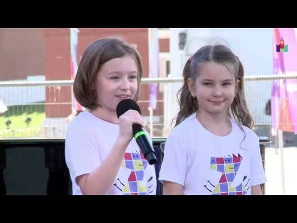 Любаша зебра в клеточку. Любаша с канала зебра в клеточку. любаша зебра в клеточку актриса. любаша певица зебра в клеточку.