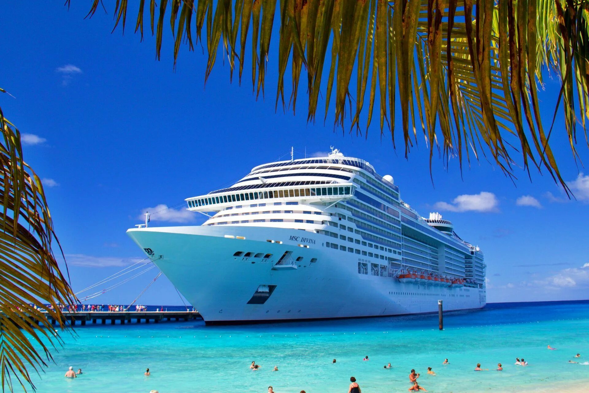 Лайнер по карибскому морю. Круиз майами карибы. Круизный лайнер карибский бассейн. Incruises лайнер. Лайнер по карибскому морю.