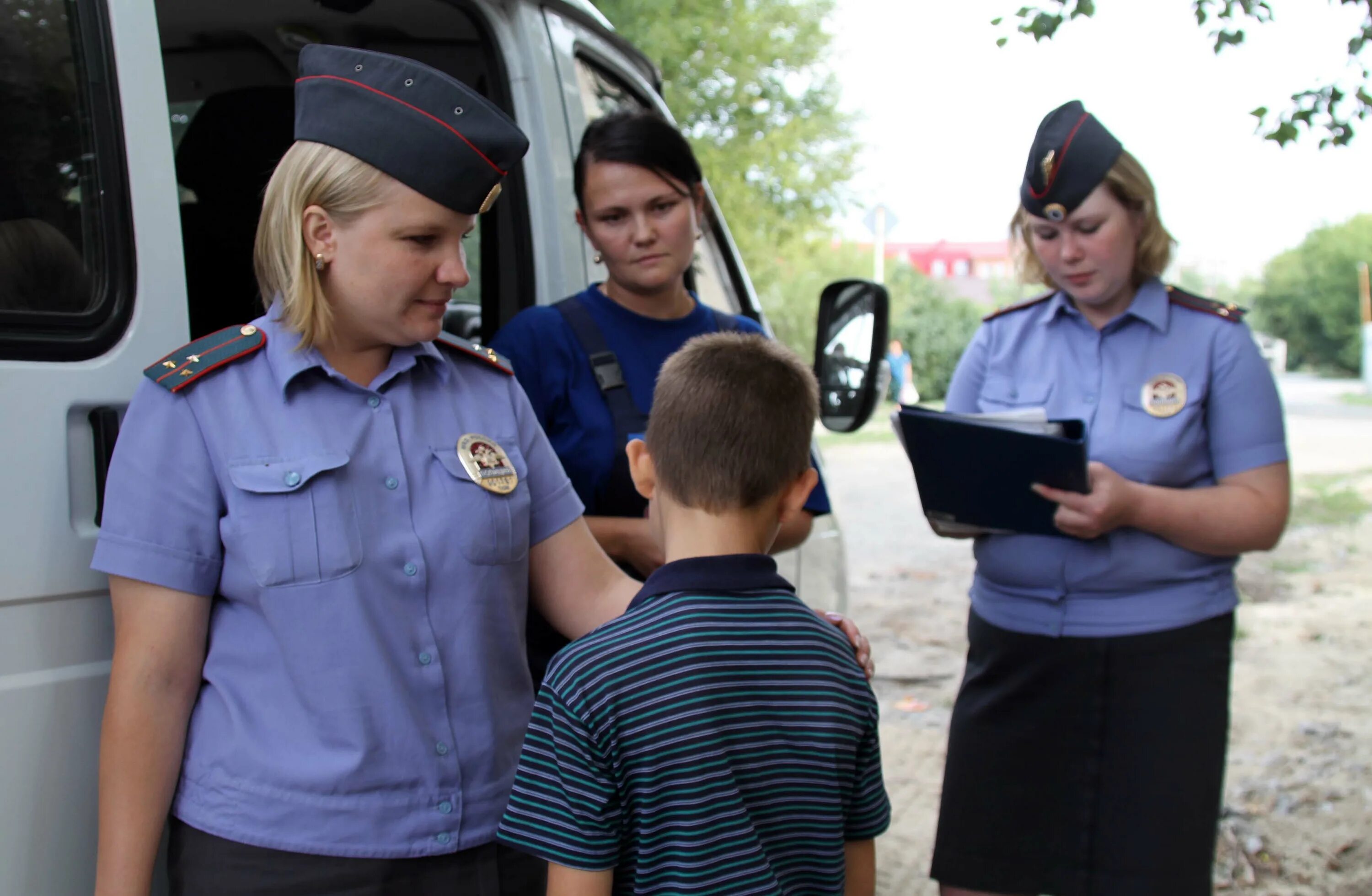 ПДН инспектор по делам несовершеннолетних. Полиция для детей. Сотрудники ПДН. Несовершеннолетний и полиция.