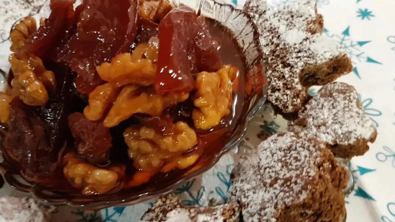 Варенье из айвы с грецкими орехами. Абрикосовое варенье с грецкими орехами. Айва азербайджанская. Варенье из айвы с грецкими орехами. Варенье из айвы с орехами и лимоном.