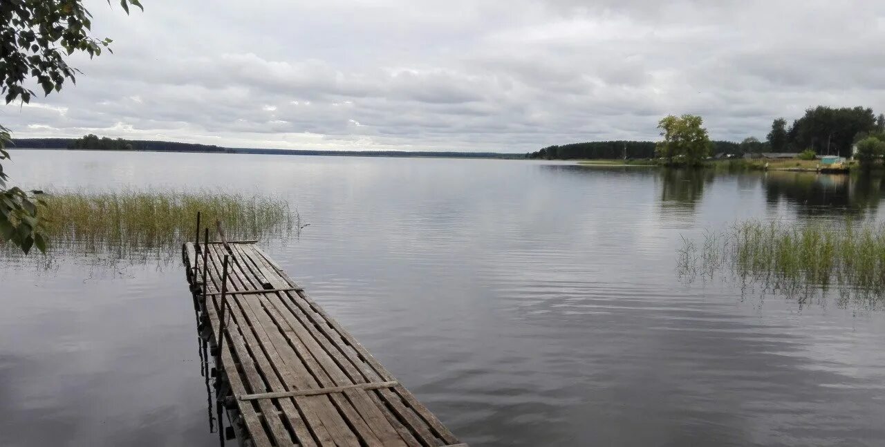 Вышний Волочек Красномайский. Поселок Красномайский Вышневолоцкого района. Вышний волочёк дом у озера. Посёлок Красномайский Вышневолоцкого река. Березка вышний волочек