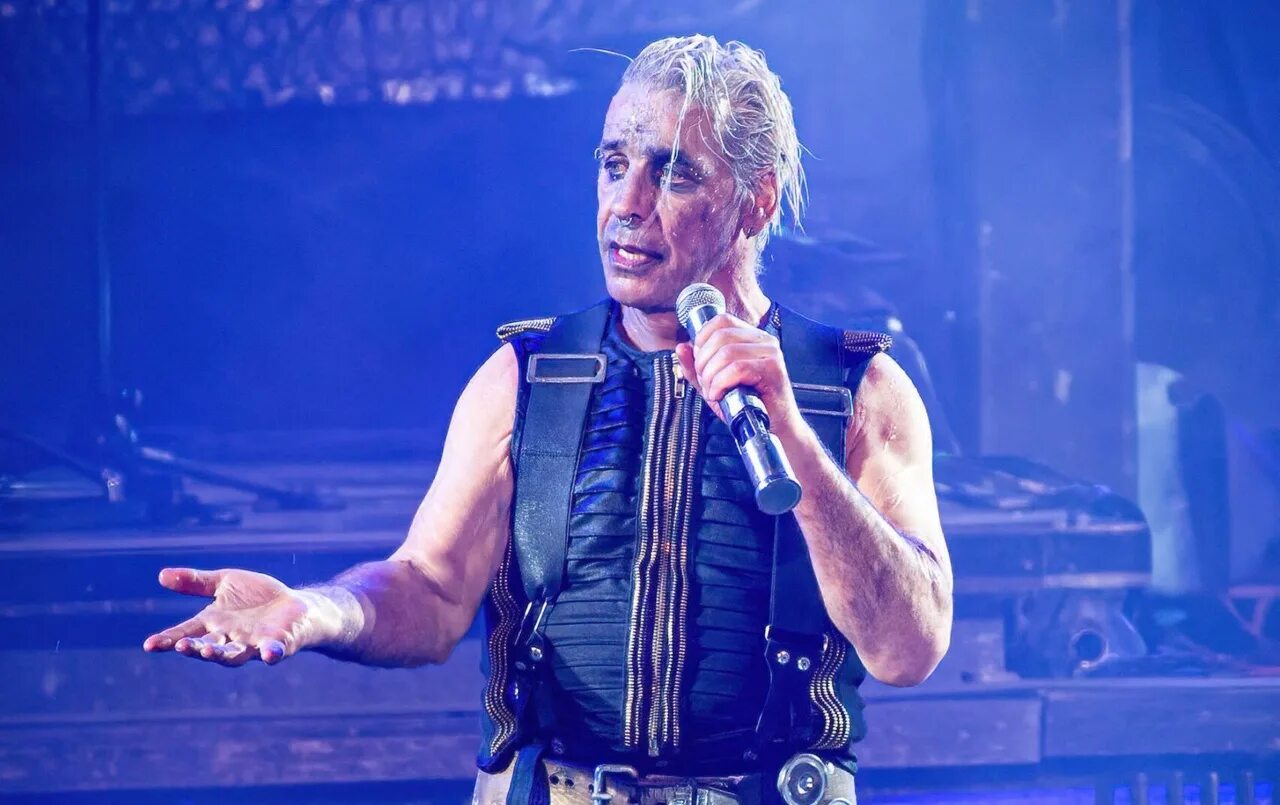 Солист rammstein. Солист рамштайн. rammstein тилль линдеманн. тилль линдеманн 2025. тилль линдеманн 2025.