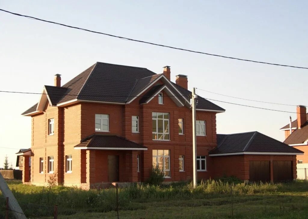 Талица коттеджи. Талица коттеджи. Ново талицы совхозная улица 1. Талица коттеджи. Дом 9х9 из желтого кирпича.