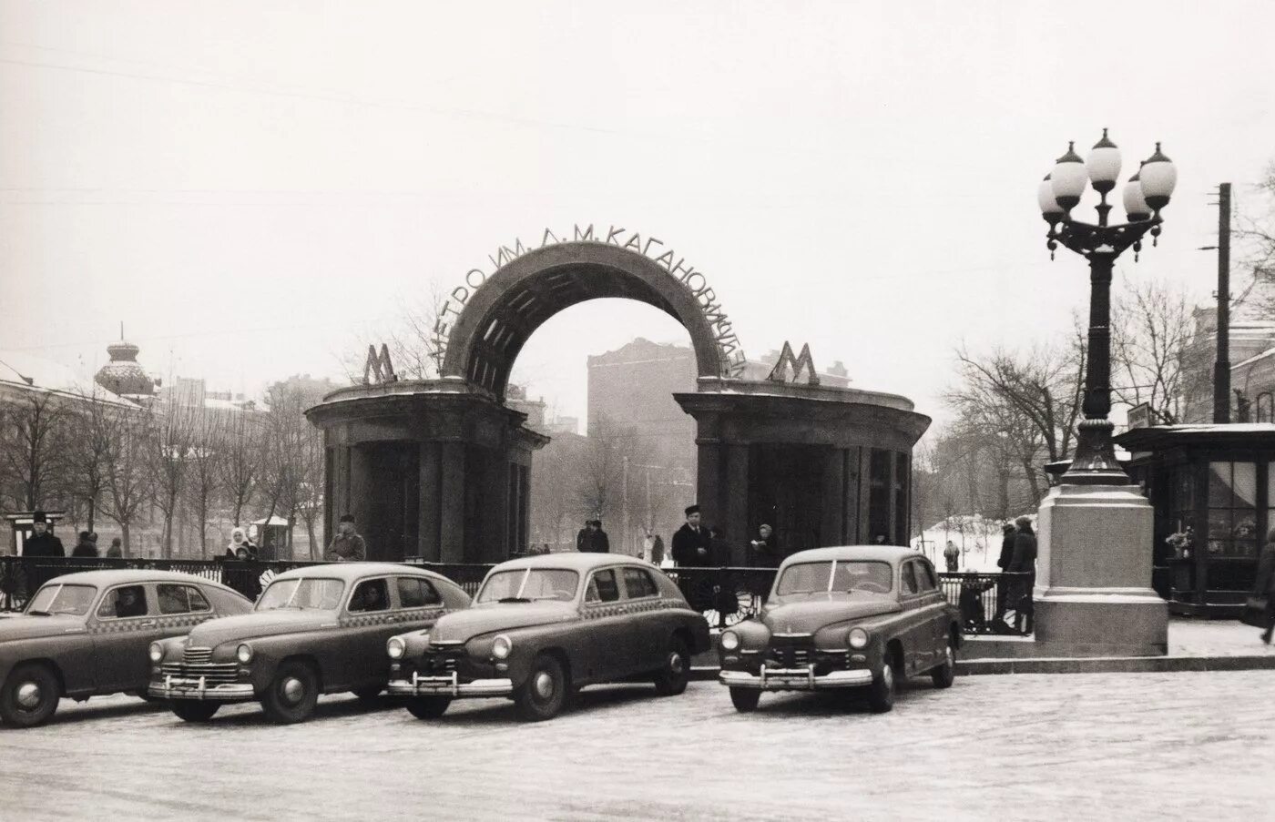 Улица горького (тверская) москвы 50е. Москва арбат 1935. Москва 30 50. Страстной монастырь в москве на пушкинской площади. Москва 30 50.