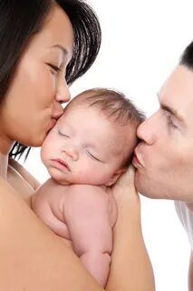 Почему дети целуют новорожденных
