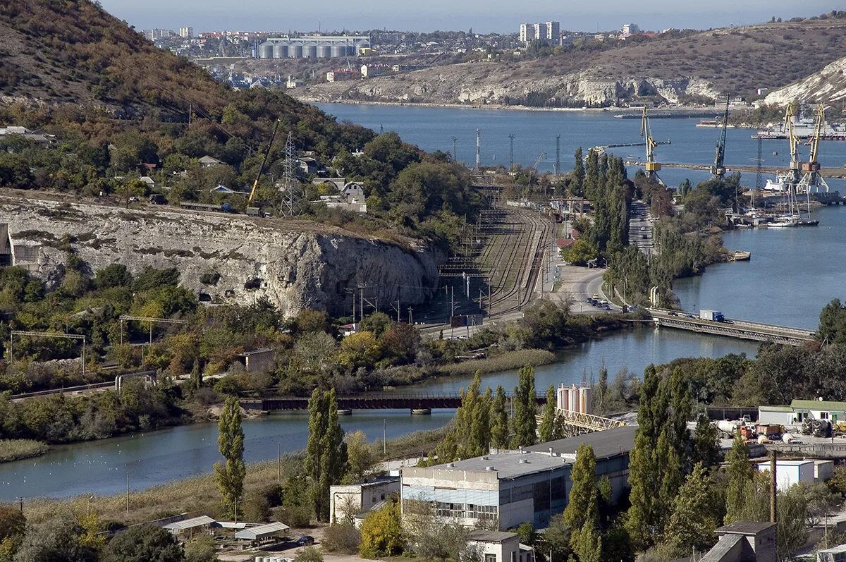 Инкерман 1. Инкерман Севастополь. Инкерман город в Крыму. Инкерманская бухта Севастополь. Инкерманская бухта в Крыму.