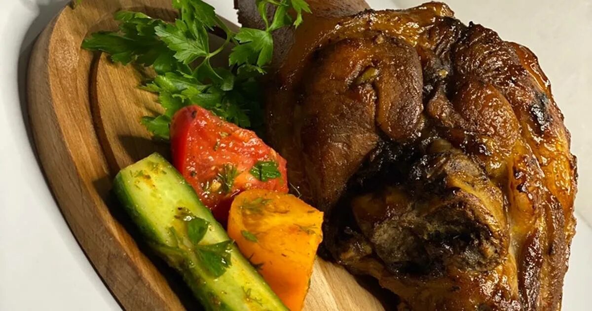 Как вкусно приготовить свиную рульку без кости