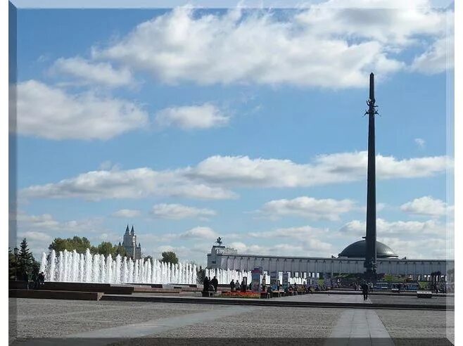 Поклонная гора москва входная площадь фото. Парк Победы на Поклонной горе. Метро парк Победы Поклонная гора. Поклонная гора Victory Park. Площадь Победы Москва Поклонная гора Бородино.