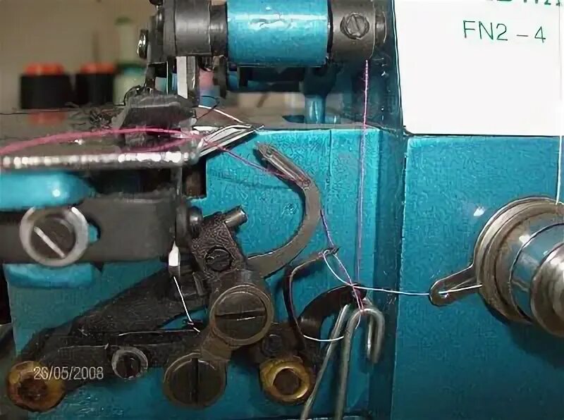 Как заправить оверлок fn2. Оверлок feiyue fn2-7d. заправка оверлока yamata fn2-7d.