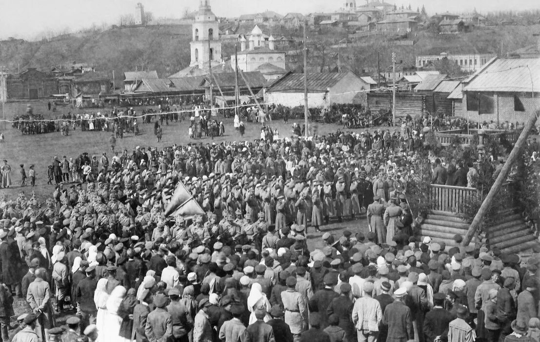 С 1922 г началась. С 1922 г началась. С 1922 г началась. 25 октября 1922 владивосток. Последний парад белой гвардии во владивостоке.