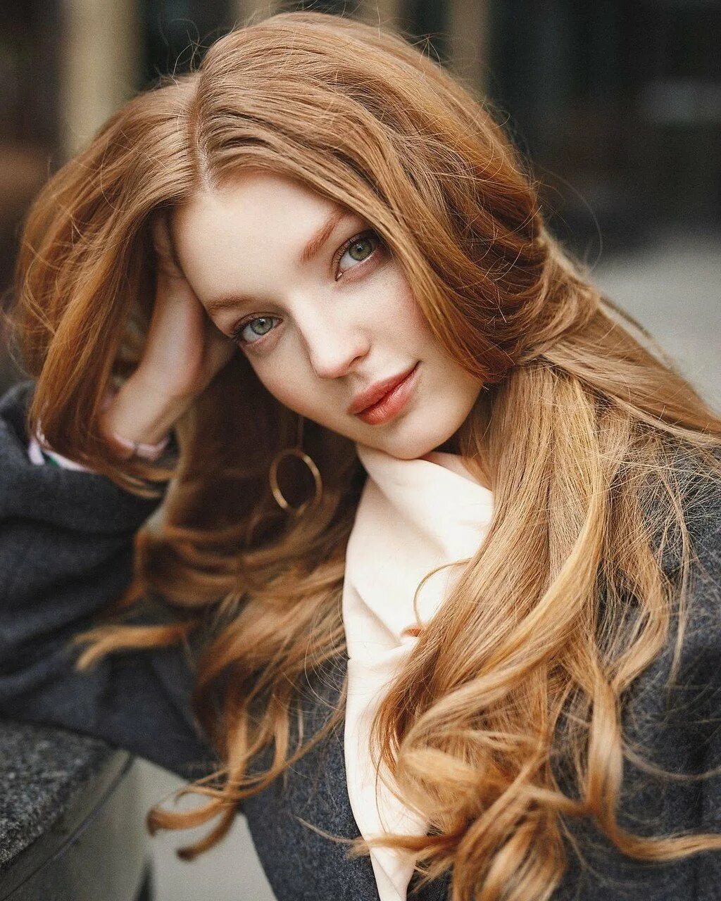 Ханна бинке рыжая. Светло рыжие русые волосы. Айла фишер рыжая. Светрорыжий цвет волос. Светло рыжие волосы.