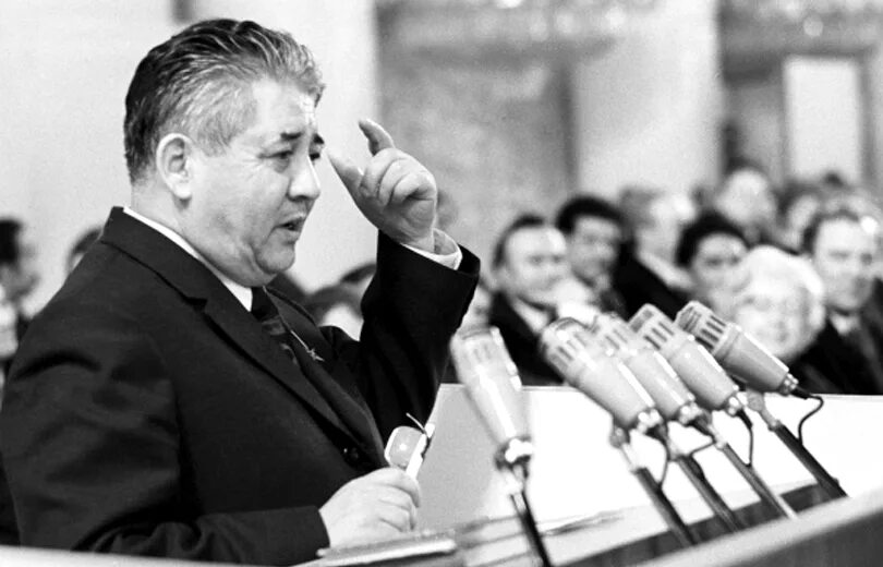 Мирзо турсун-заде. Турсун-заде поэт. Мирзо турсун-заде чони ширин. Мирзо турсунзаде. Герой таджикистана мирзо турсунзода.