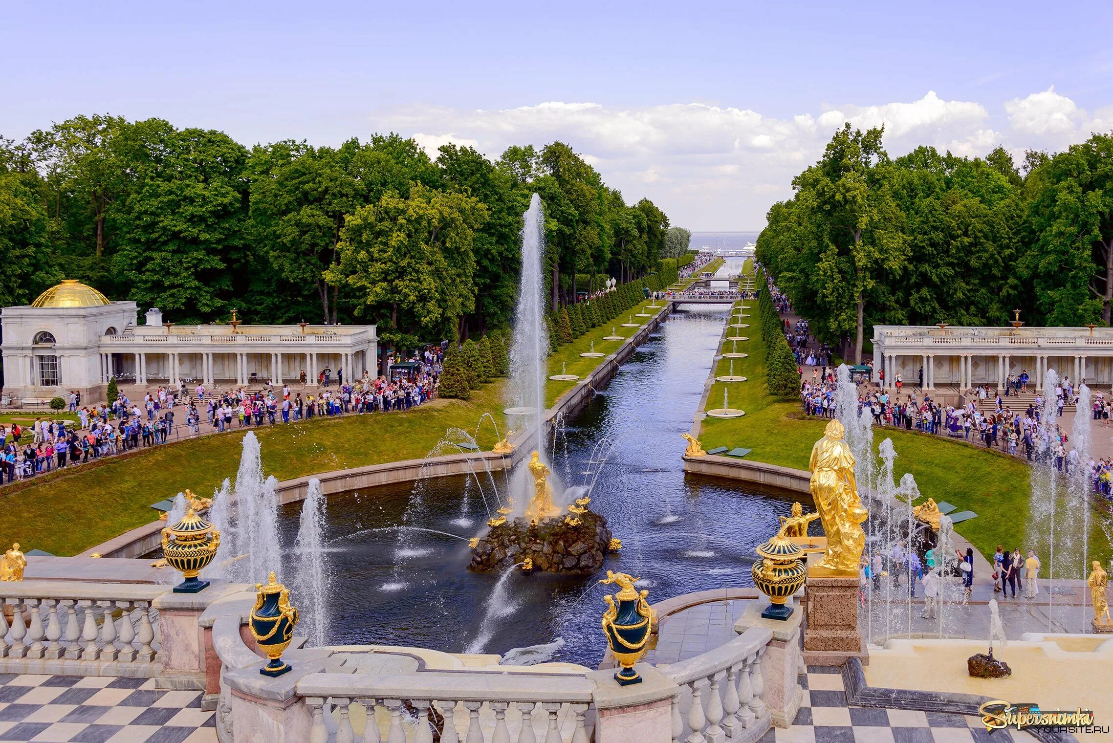 Петергоф в санкт петербурге билеты 2023. Петергоф в Санкт-Петербурге Петродворец. Петергоф (дворцово-парковый ансамбль). Петергоф летний дворец фонтаны. Петергофский парк большой Каскад.