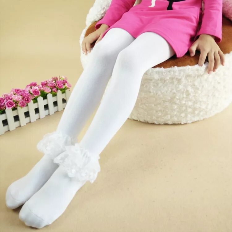 Девочки в белых носочках. Девочки в носках. Плотные колготки для девочек. Колготки и носки для девочек.