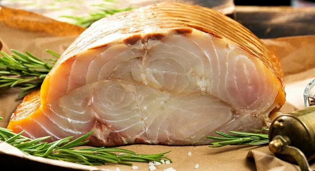 Омуль мясо. Муксун холодного копчения. Пате из омуля холодного копчения. Нельма муксун. Омуль байкальский малосольный.