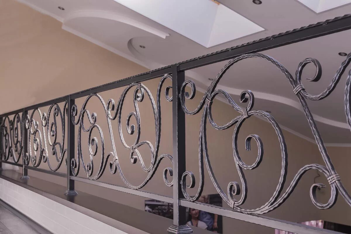 Ковка со стеклом ограждения для балкона. Ограждение ковка штурвал. Ограждение файнаг. Ограждения для лестниц рыбинск. Юг ковка.
