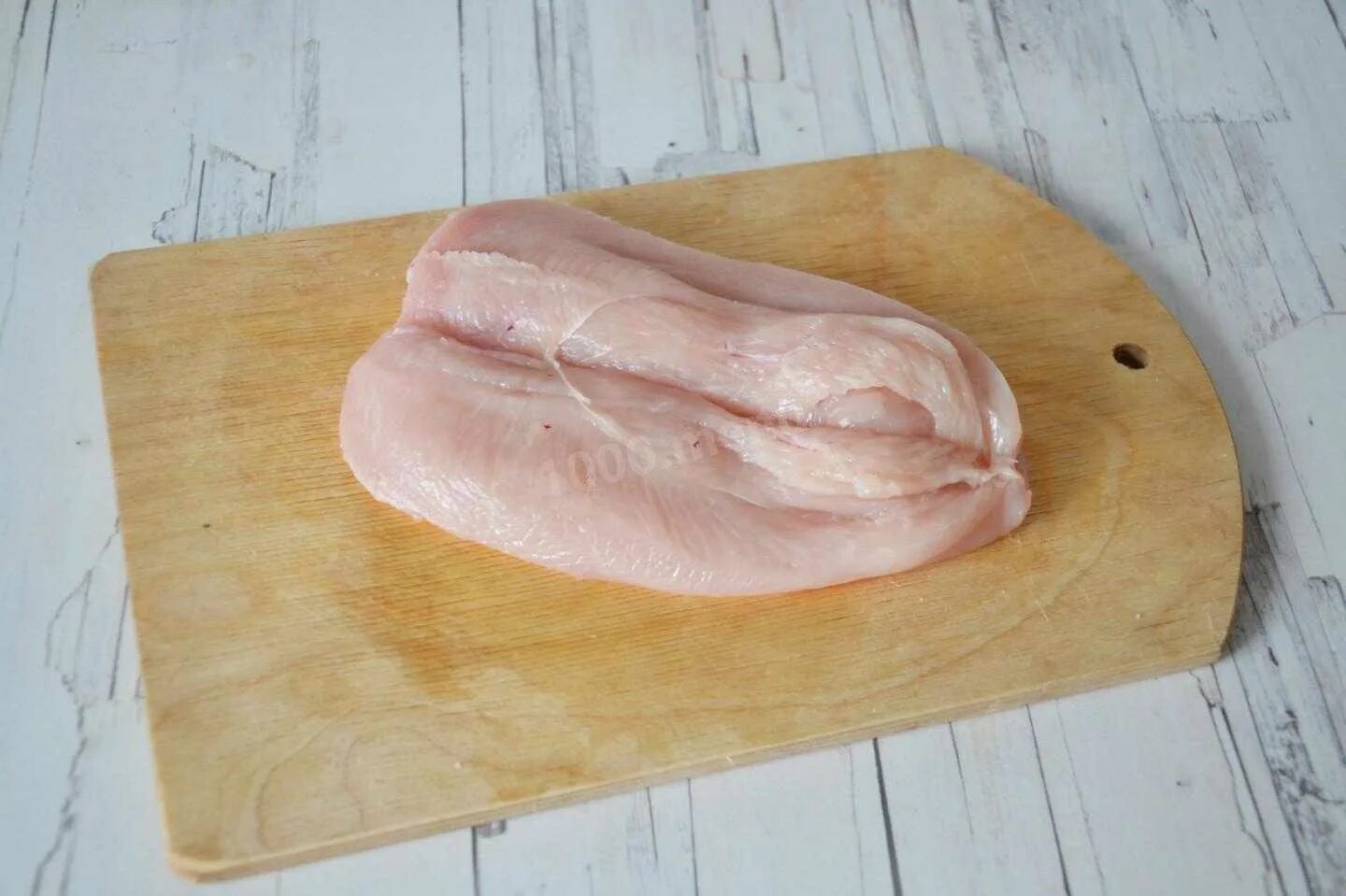 Разрезанная куриная грудка. Куриную грудку разрезать вдоль. Куриное филе разрезать вдоль. Куриное филе порезанное.