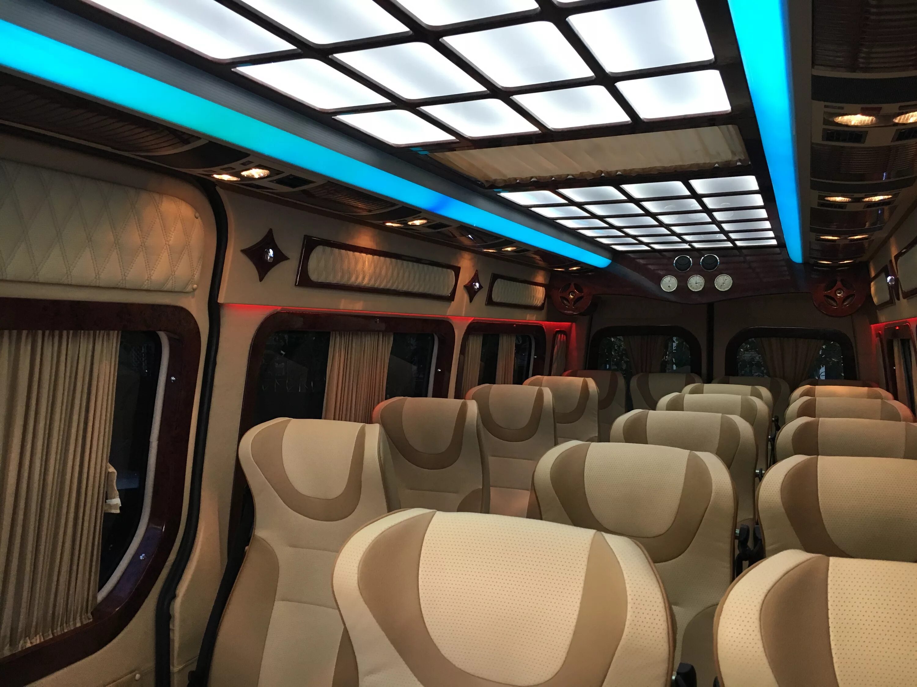 Mercedes sprinter 20 мест. Мерседес спринтер люкс 20 мест. Мерседес спринтер пассажирский 20 мест. Автобус мерседес спринтер на 20 мест. Микроавтобус на 20 мест.