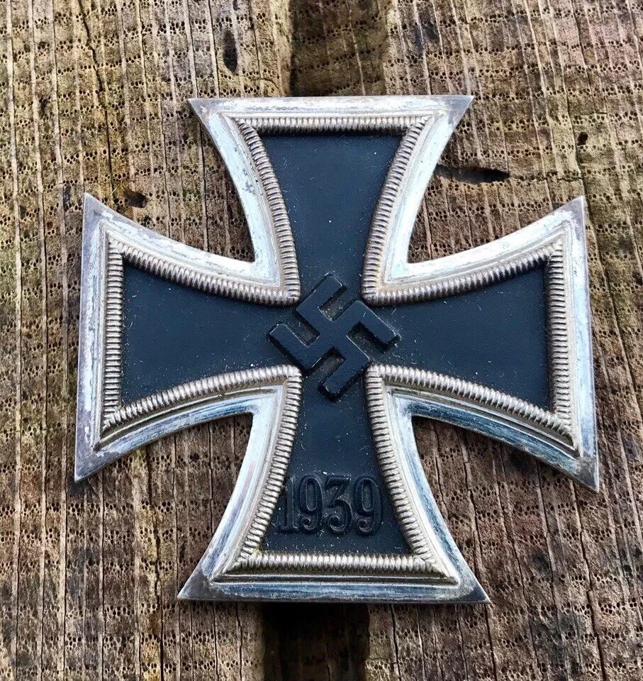 Св сс. Железный крест 1 степени Вермахт. Немецкий Железный крест 1939. Железный крест 1 степени Германия. Железный крест кайзеровской Германии.