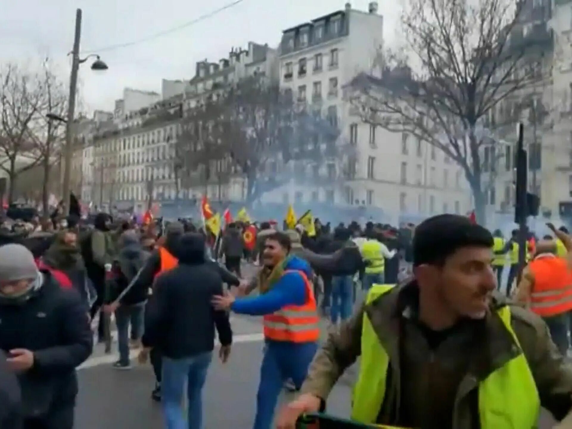 Протесты курдов в Париже. Армяне в России. Полиция Армении. Азербайджан потребовал