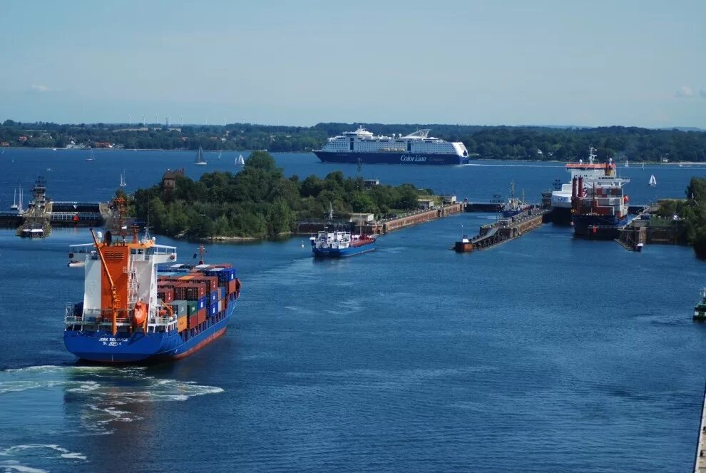 Морской торговый флот по странам. Кильский канал Германия. Кильский (Nord-Ostsee-kanal). Кильский канал в Киле Германия. Кильский канал правовой режим.