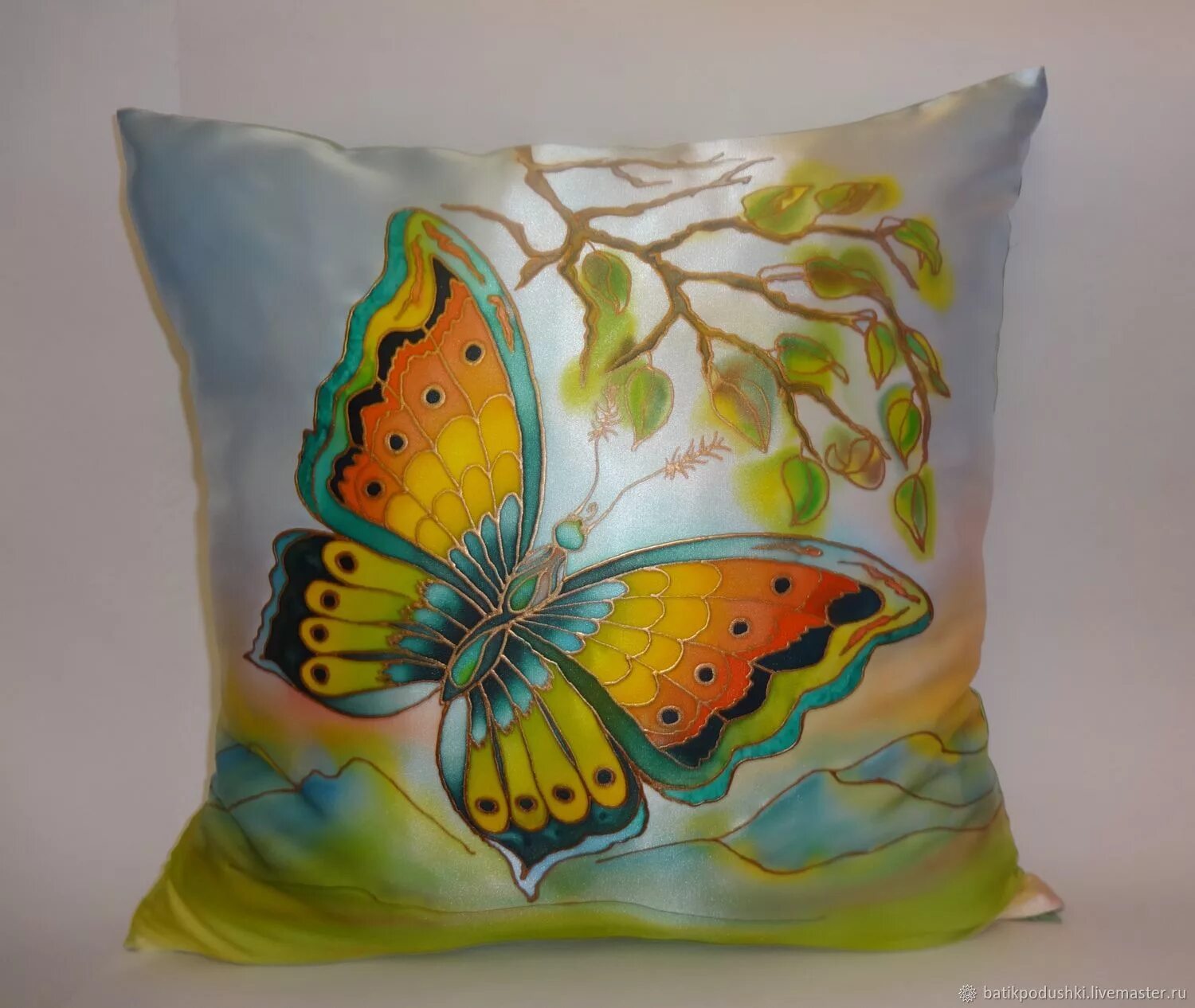Изделия выполненные в технике батика. Роспись по ткани. Изделия из батика. Расписные подушки. Батик подушка.