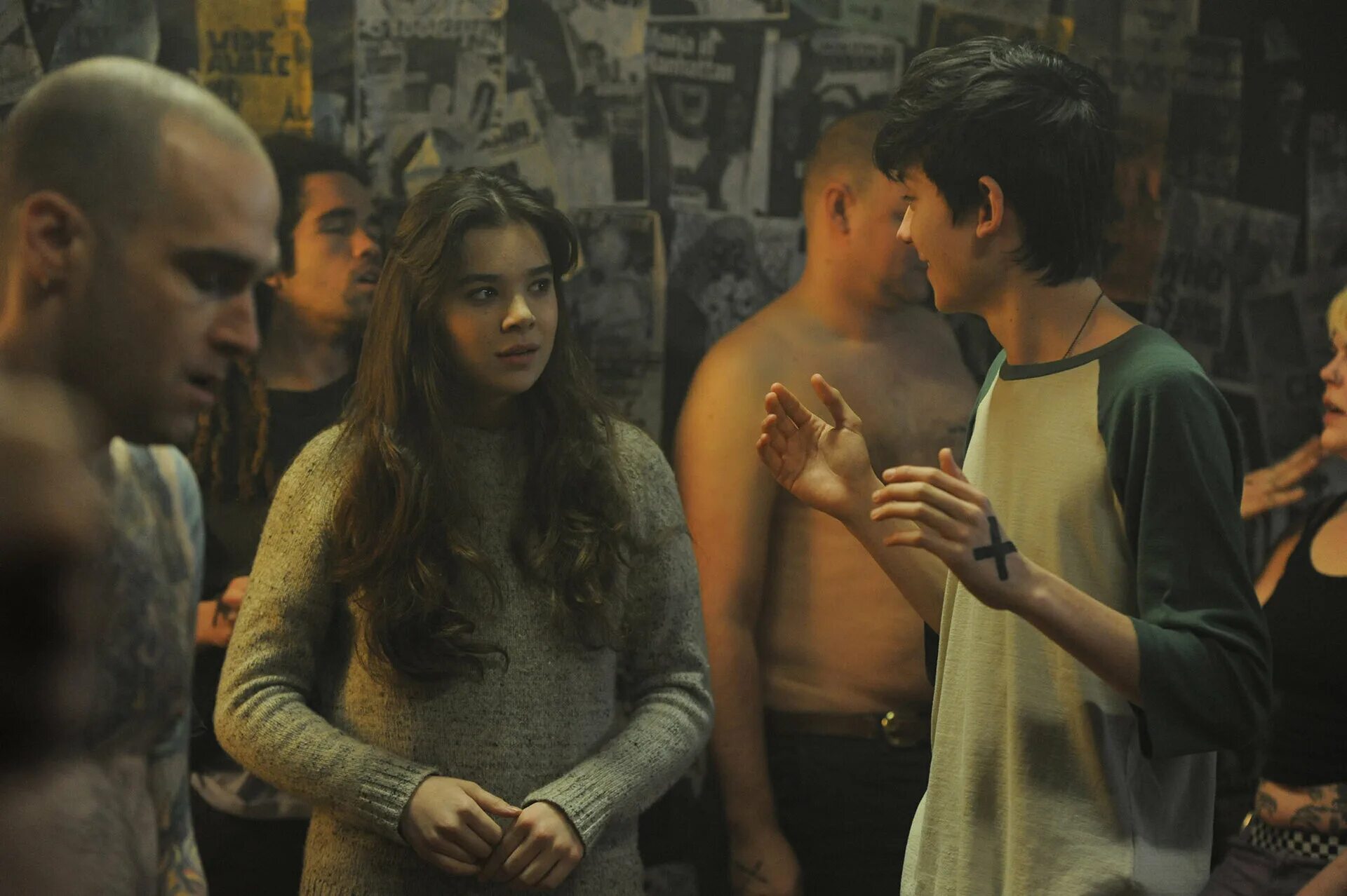 десять тысяч святых 2015. 10 тысяч святых. Ten thousand saints. эйса баттерфилд и хейли стайнфелд. эйса баттерфилд и хейли стайнфелд.