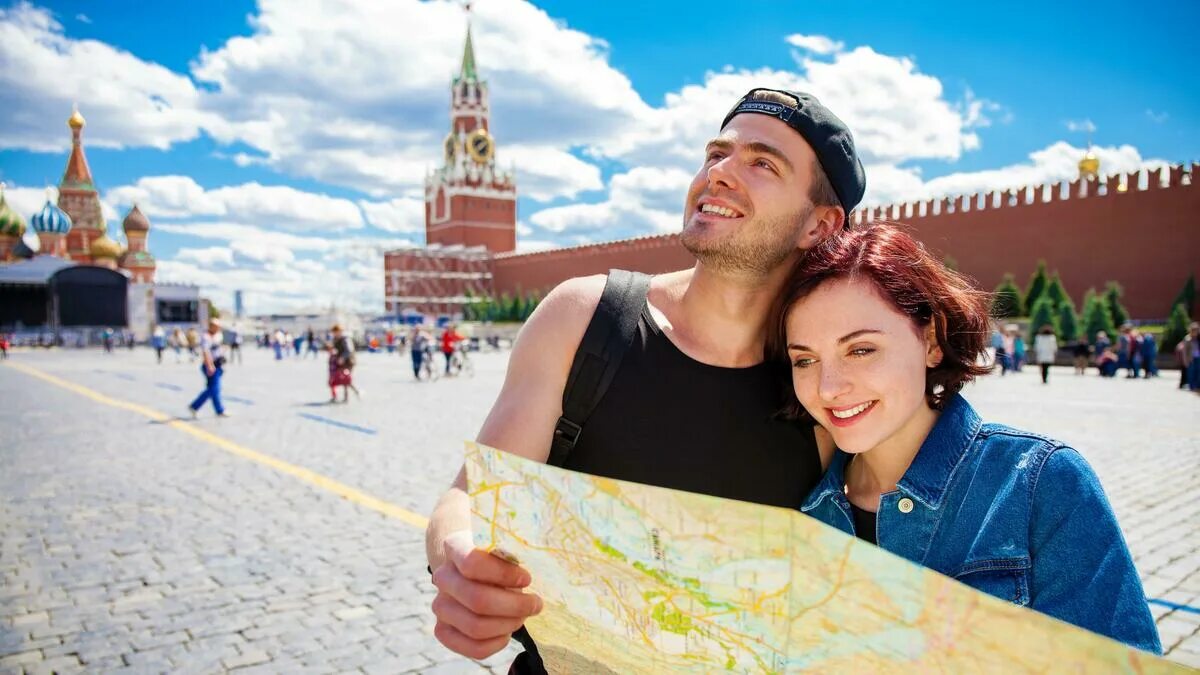 Иностранные туристы. Туристы в России.