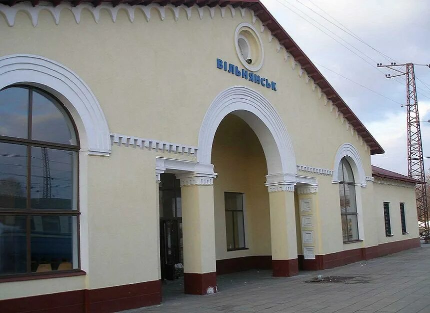 Вольнянск на карте запорожье. Вольнянск запорожская. Вольнянск население. Станция вольнянск. Памятник ленину в запорожье.