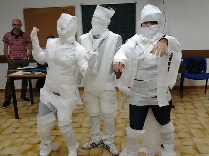 Игра с туалетной бумагой