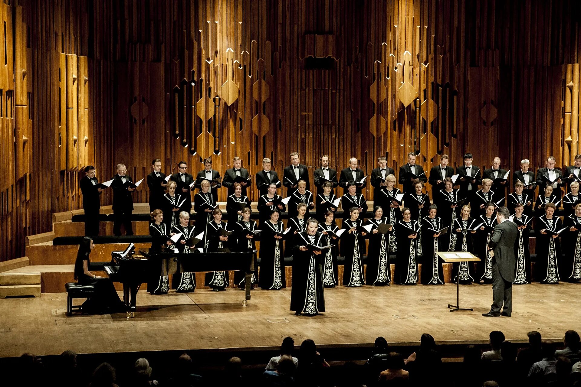 Хор в опере. Арии с хором. Опера ивана сусанина. Детский хор филармонического общества. Оперный ансамбль.