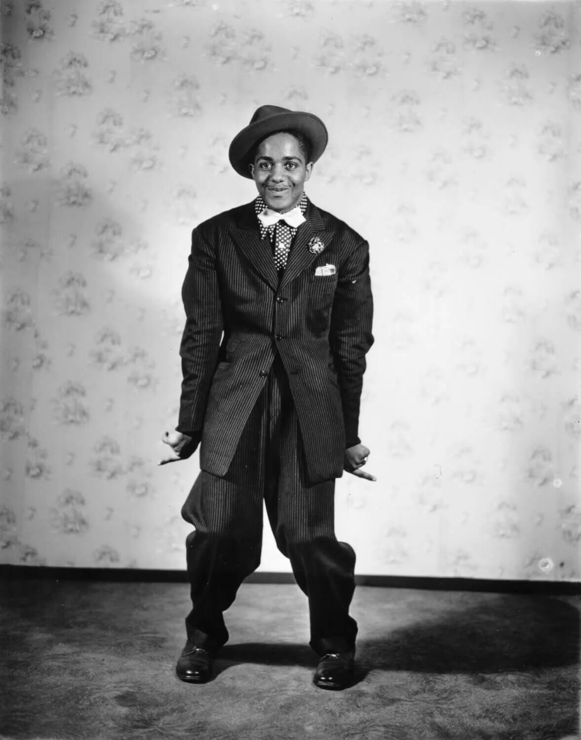 Мужчины 30 х. Костюм Зут 1940. Стиль "Зут" (Zoot Suit). Зут сьютеры. Америка 40е мода мужчины.