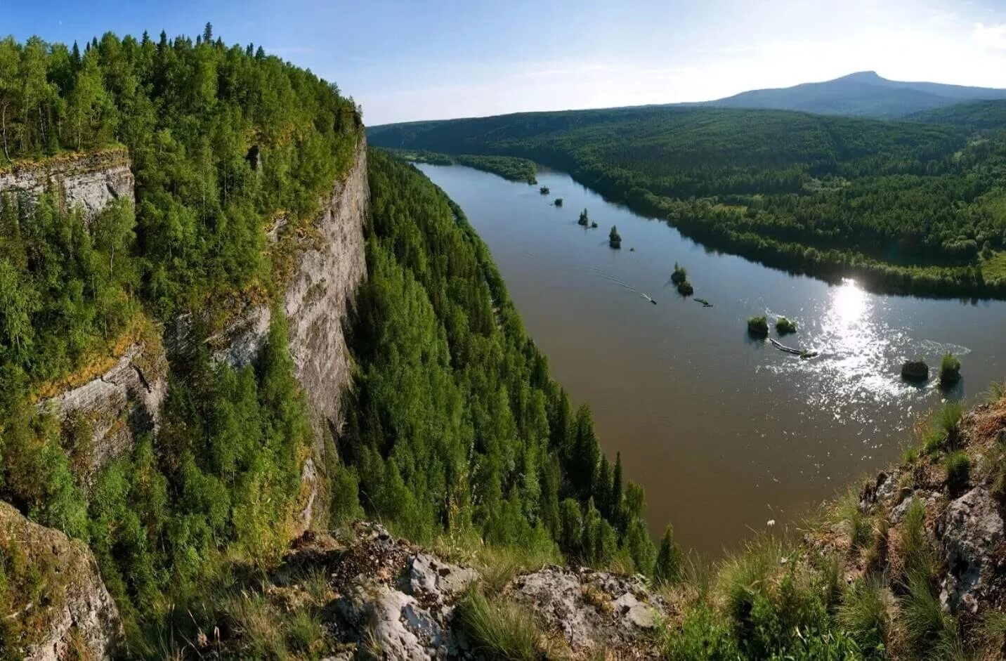 Россия пермская область. Скала Ветлан на реке Вишера. Заповедник Вишерский река Вишера. Вишерский заповедник Пермский край. Река Вишера Ветлан.