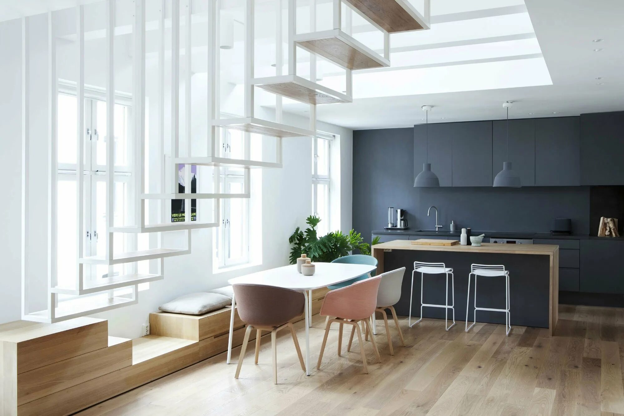 Кухня с высокими потолками. Кухня loft scandinavia. скандинавский минимализм в интерьере. интерьер кухни с высокими потолками. стиль скандинавский минимализм в интерьере.