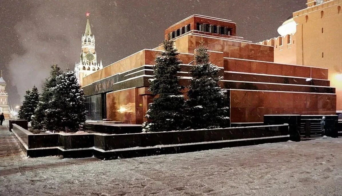 ЛДПР просит убрать могилы руководителей СССР с Красной площади