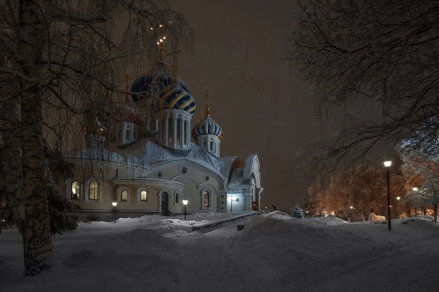 Храм вечером. Храм игоря черниговского в переделкино. храм игоря черниговского в переделкино зима. храм в переделкино зимой.