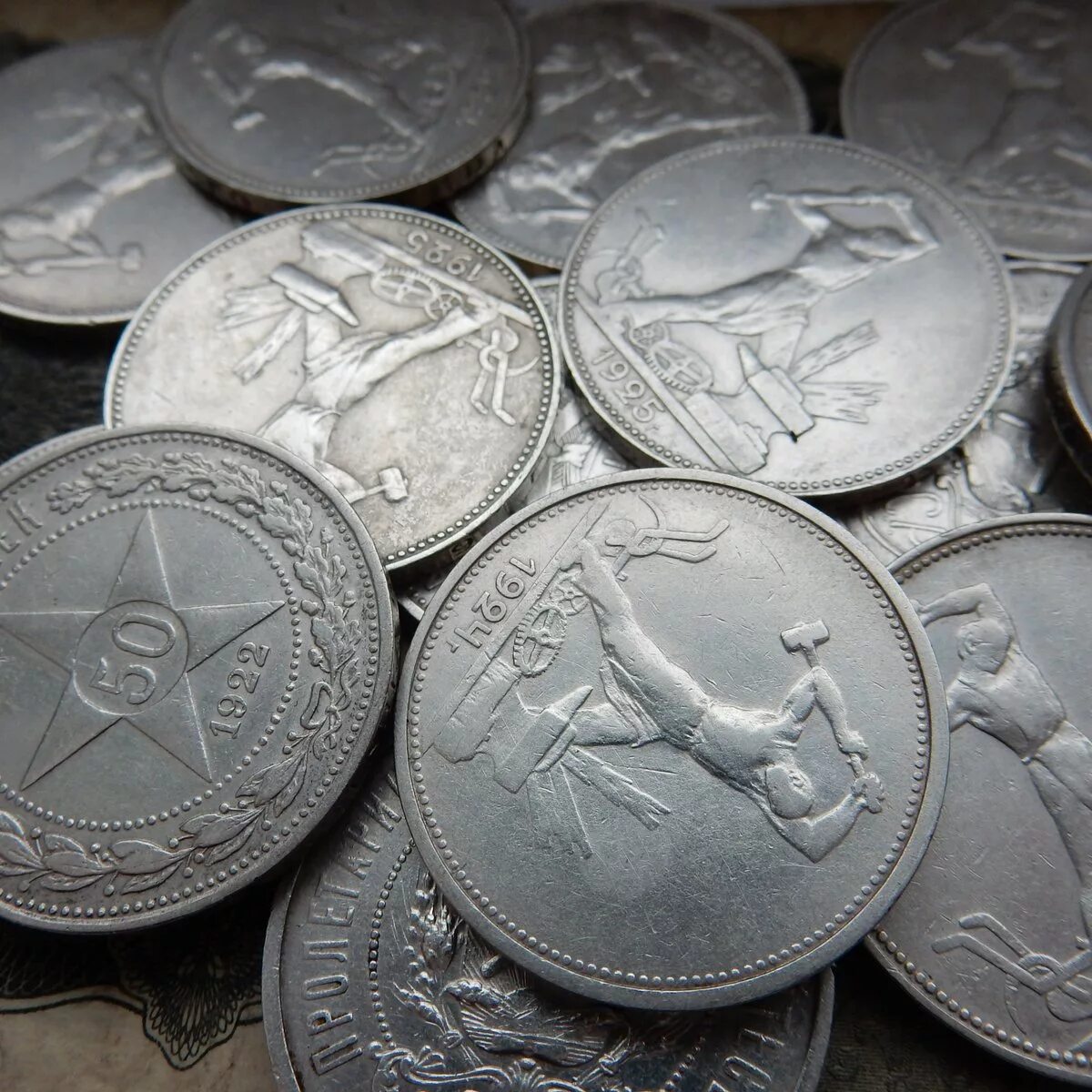 Серебряная монета. Старинные монеты. Старинные монеты серебро. Серебряная Монетка. Авито монета серебро