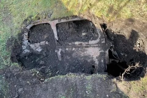 Откапали школьный автобус и нашли
