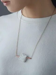 Светлый аксессуар
