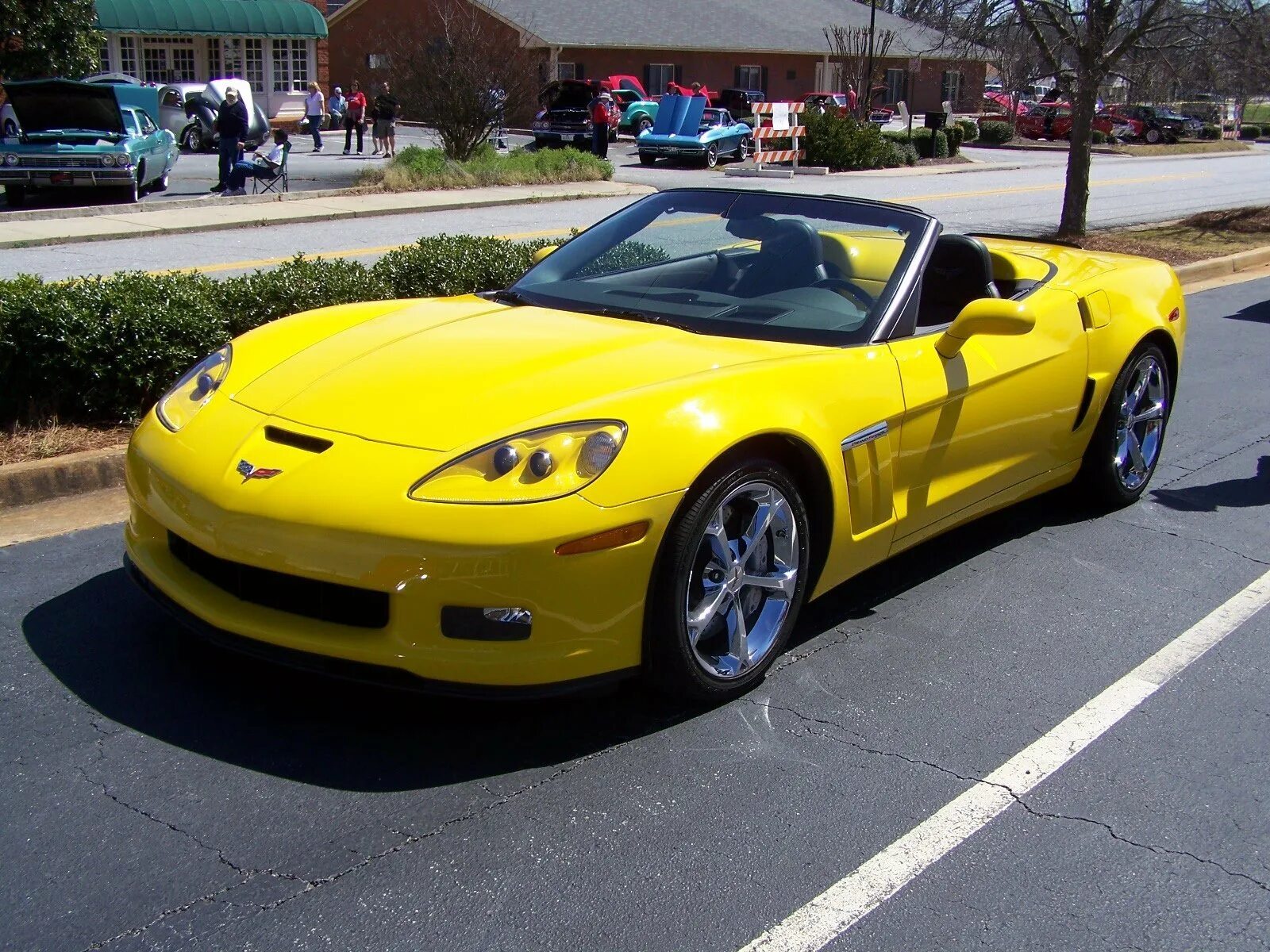 Какая машина у мажора в 1. Chevrolet Corvette c6. Chevrolet Corvette c6 Cabrio. Chevrolet Corvette c6 кабриолет. Chevrolet Corvette c6 Convertible.