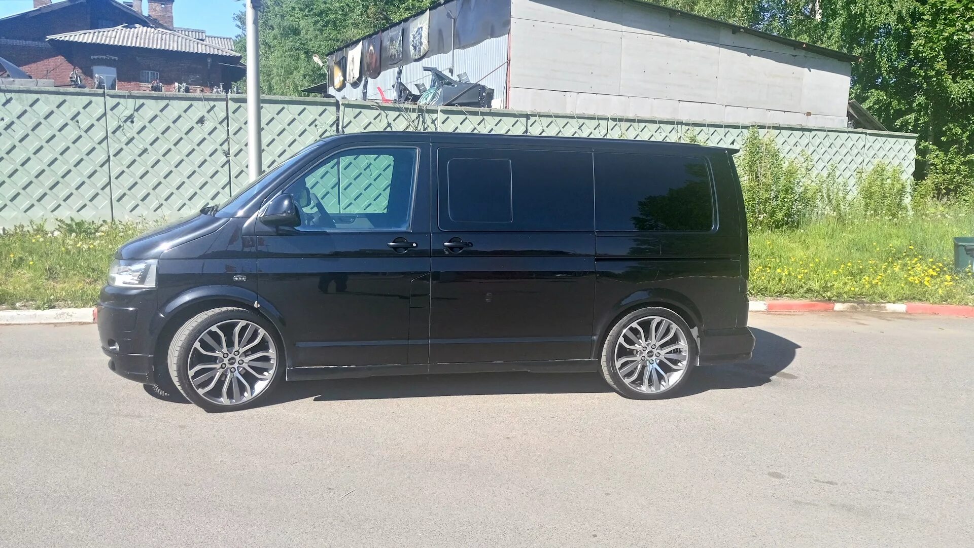 Диски транспортер т5. Multivan t5 r18. Volkswagen Caravelle т5 r19 колеса. Фольксваген т5 на r19. Диски на VW Multivan t5.