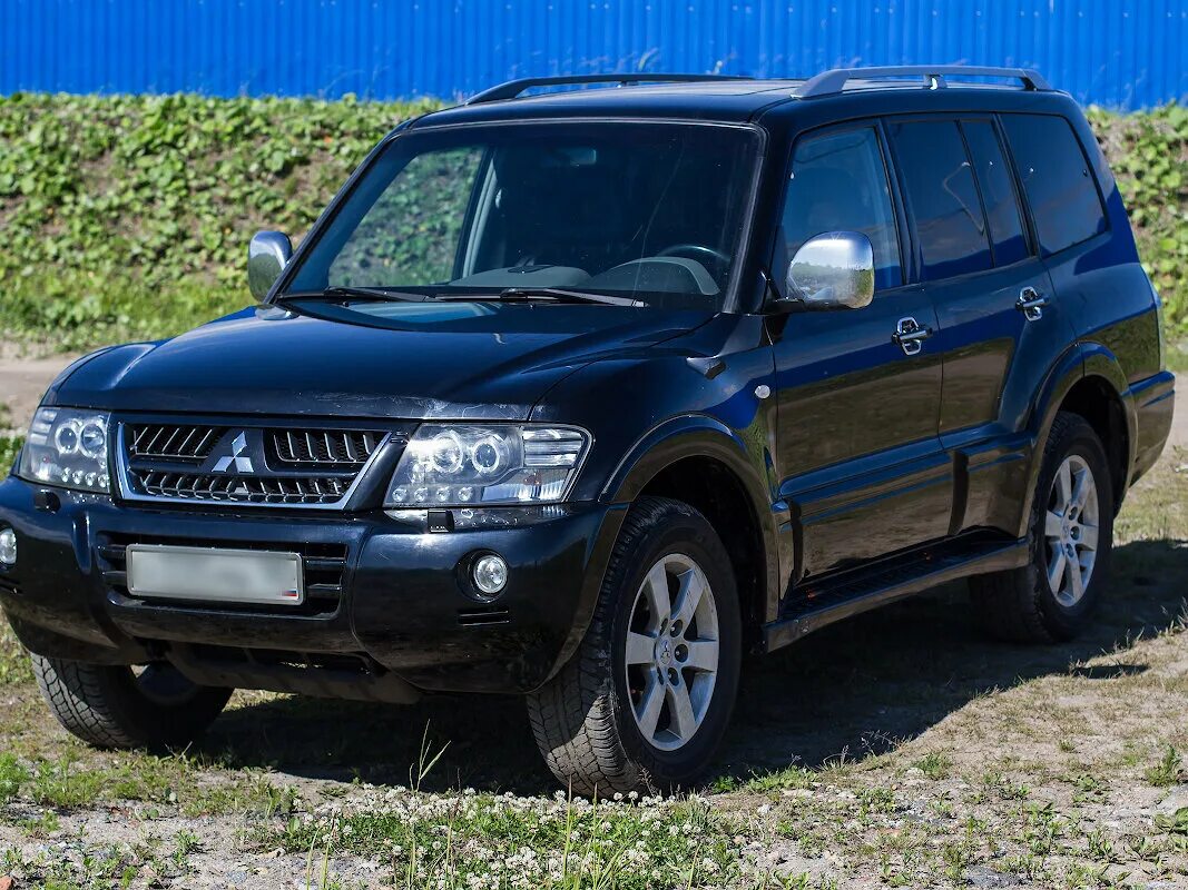 Mitsubishi pajero 3 поколение. Mitsubishi Pajero 2005. Митсубиси Паджеро 3. Митсубиси Паджеро 2005. Паджеро 3 2005.