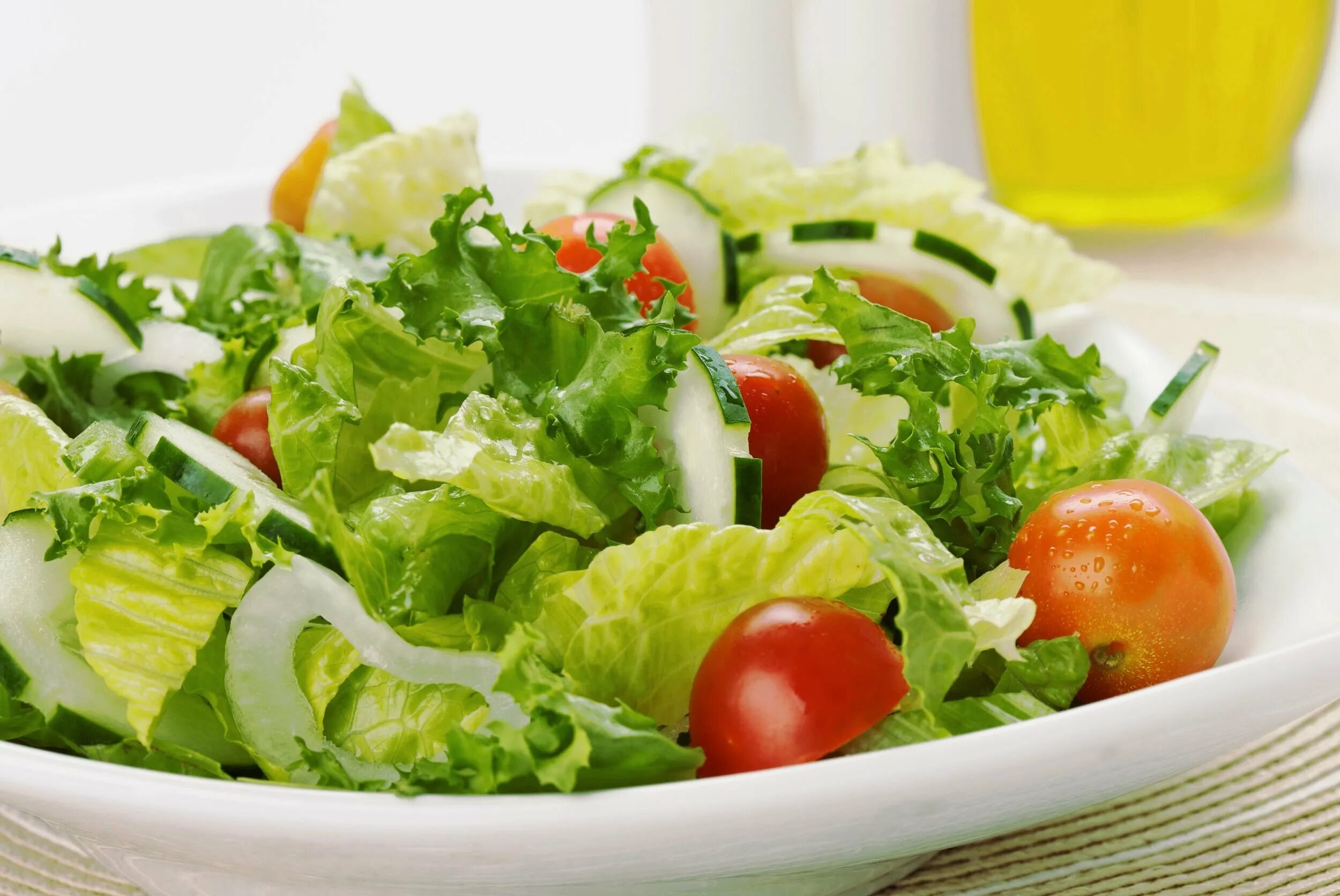 Овощной салат. Салат зеленый. Зелень для салатов. Зеленый овощной салат.