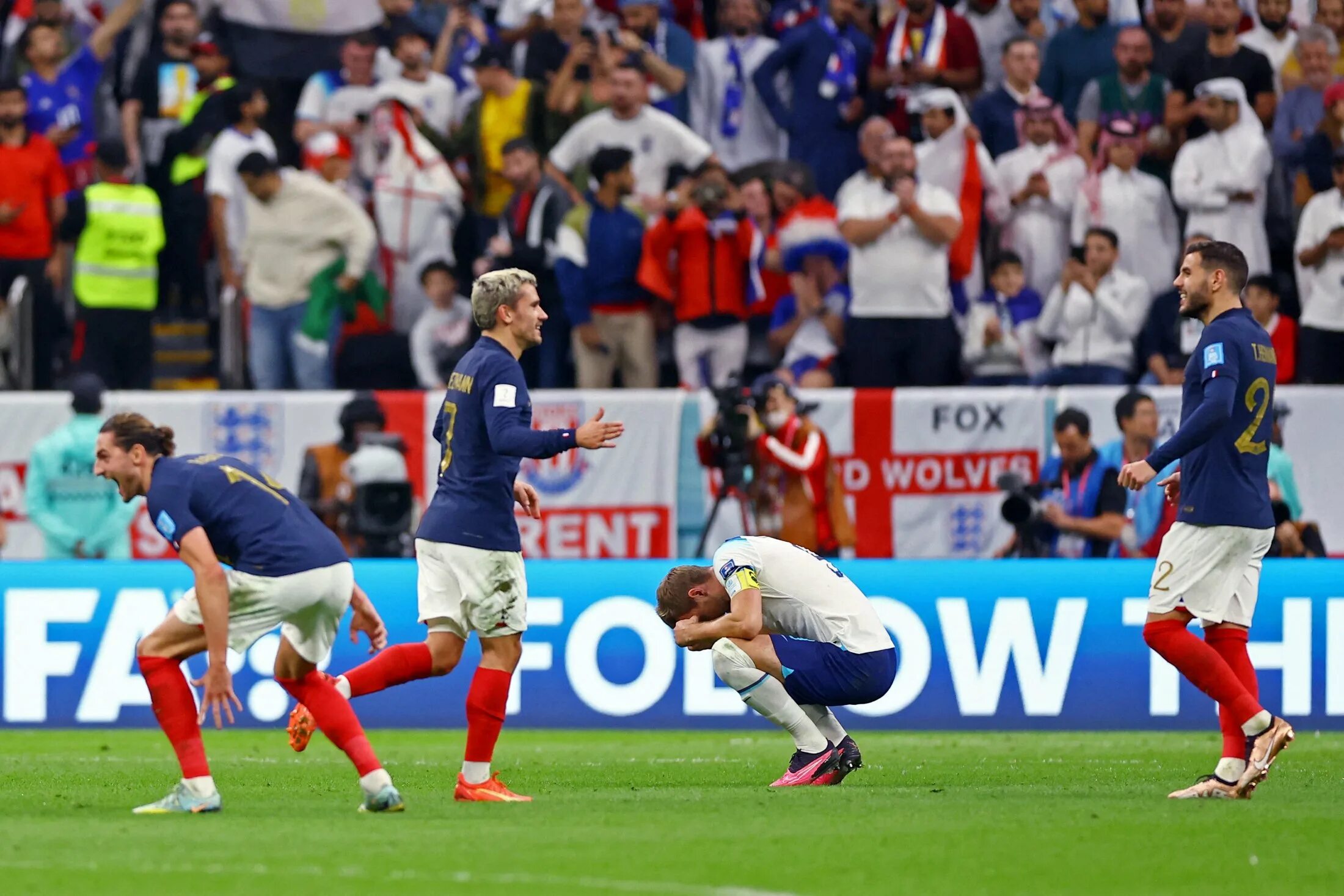 Нападение англии на францию. Оливер жиру сборная Франции. Четвертьфинал Англия Франция.
