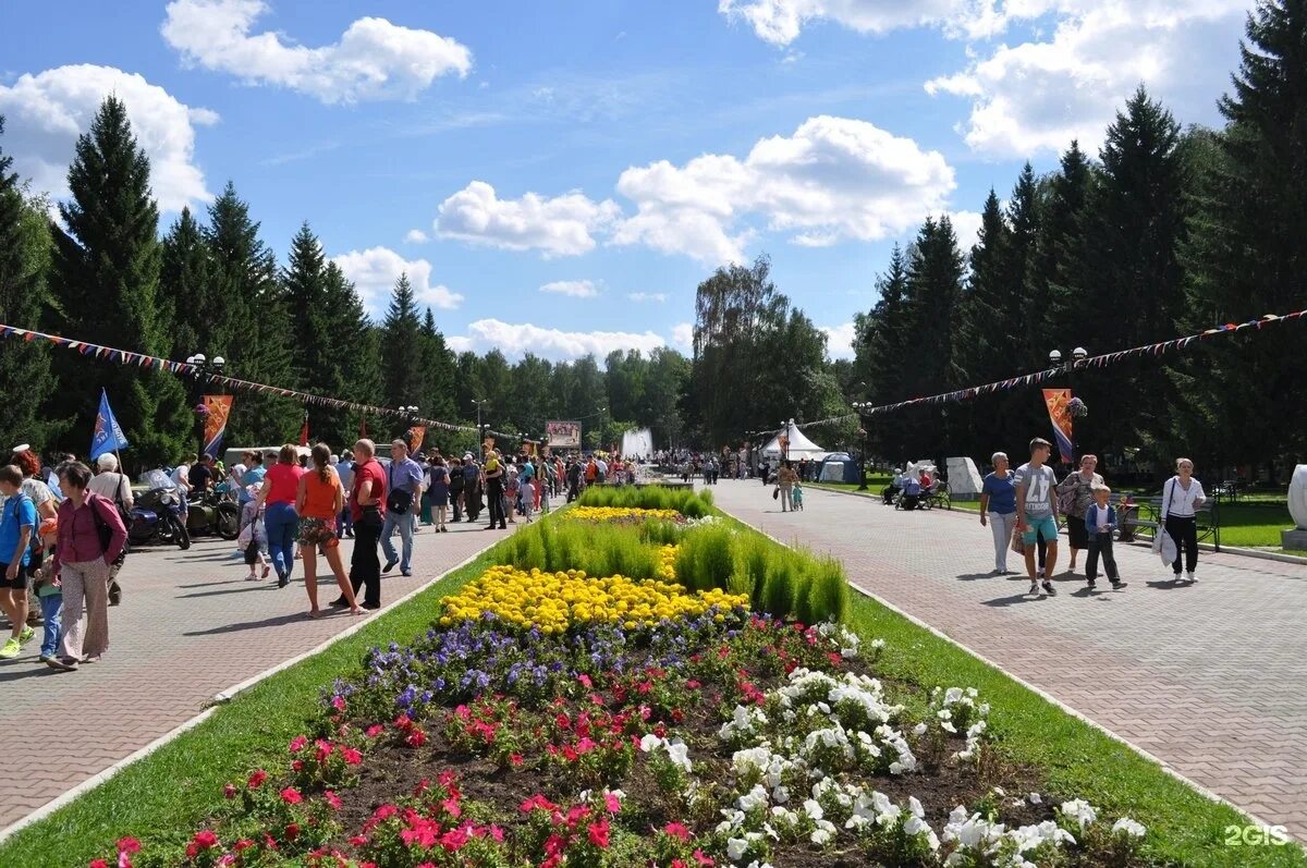 Екатеринбург сколько парков. Парк Маяковского Екатеринбург. Парк ЦПКИО Екатеринбург. Центральный парк Маяковского Екатеринбург. Парк Маяковского ЦПКИО Екатеринбурга Центральный культуры.