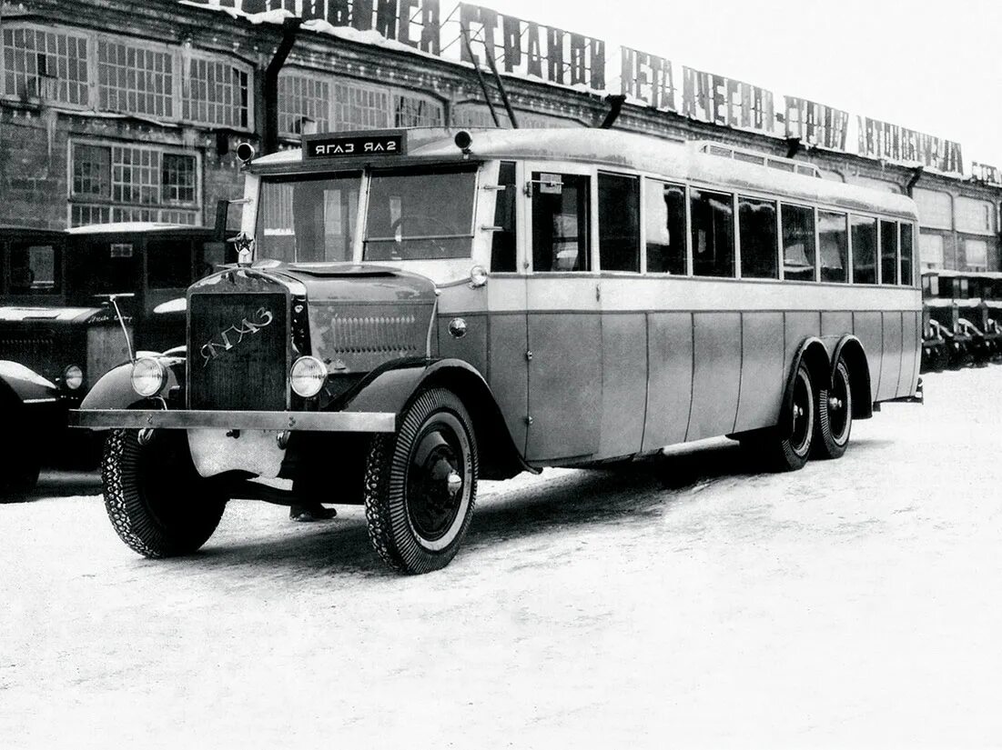 Яаз 214 самосвал. Ярославский автомобильный завод. Автобус яаз. Ярославский автомобильный завод. Яаз-210 грузовой.