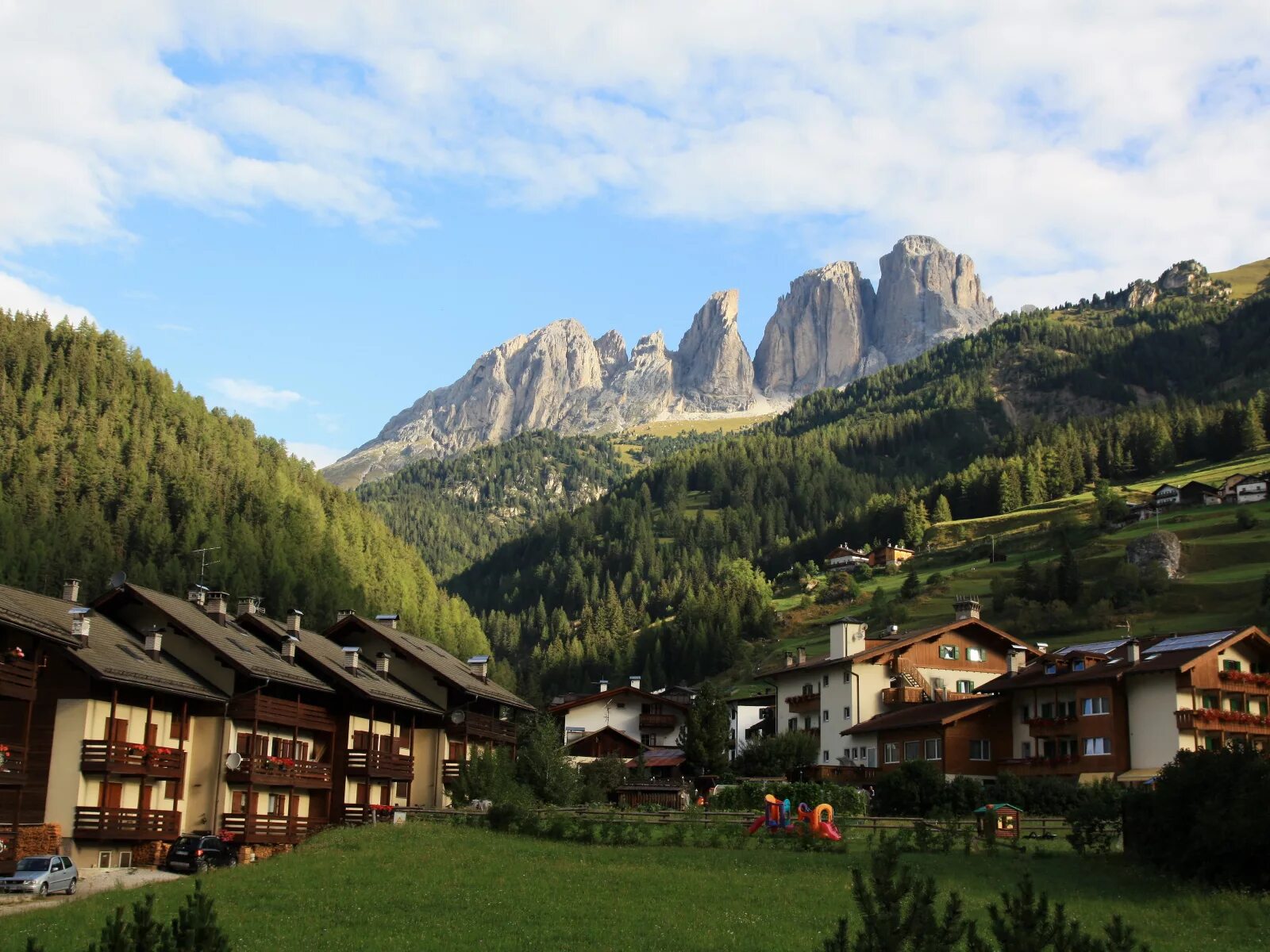 мюррен швейцария летом. тироль, австрия кайзеровские горы. гора монблан во франции. строение в альпийских горах. строение в альпийских горах.